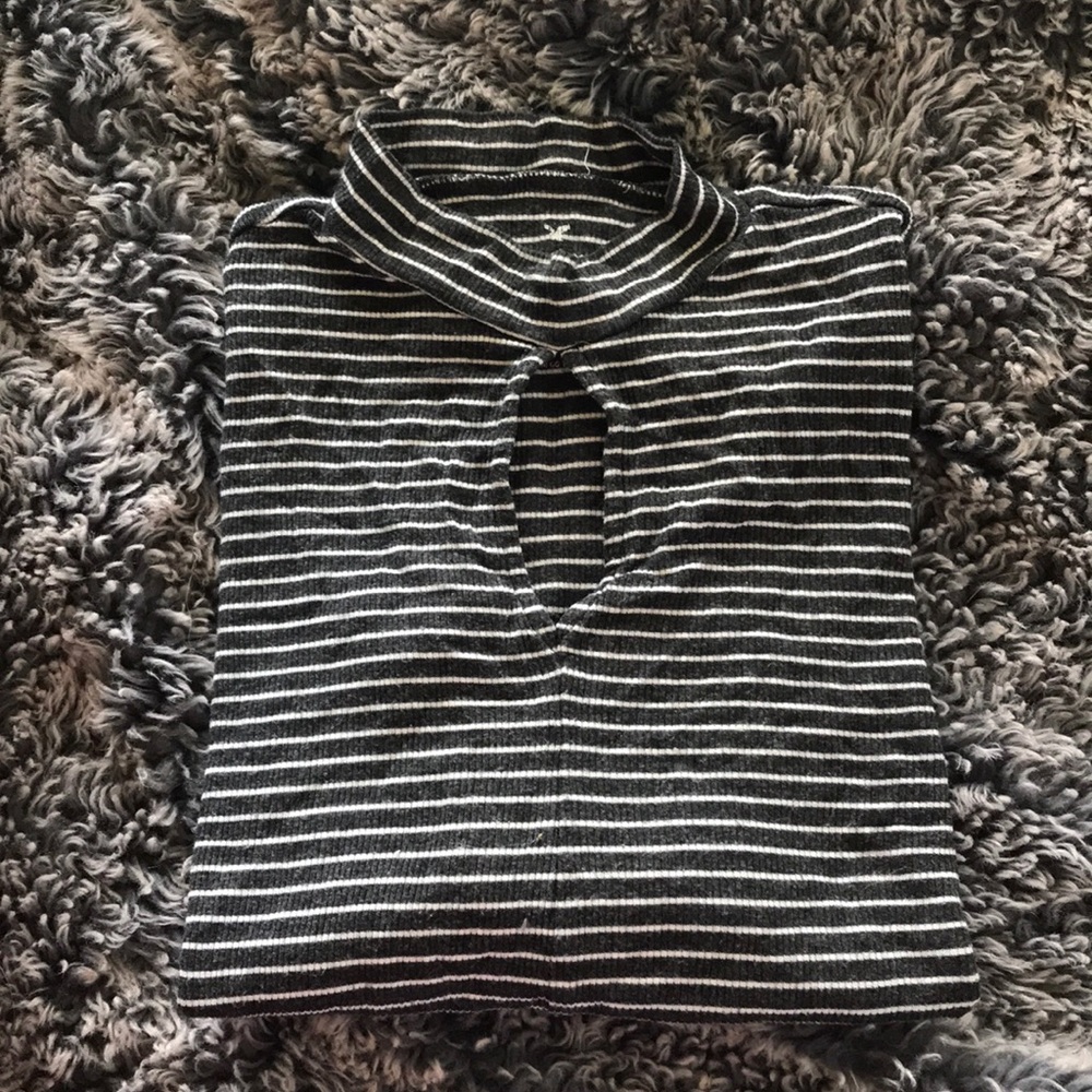 Long Sleeve Key Hole Shirt